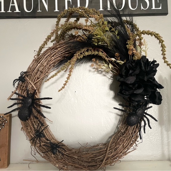 Halloween wreath - Picture 1 of 3